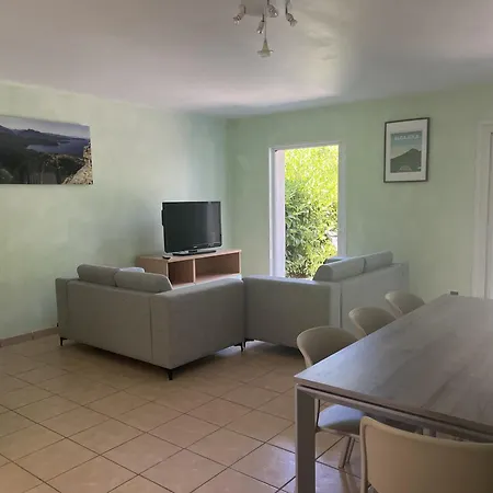 Les Maristella, Crenu Feriehus *